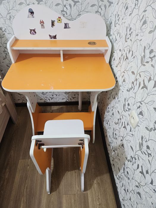 Стол парта и стул