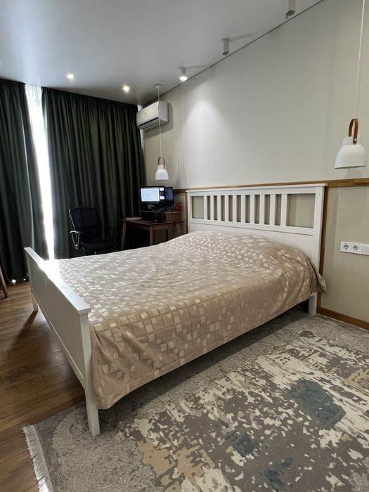 Двуспальная кровать