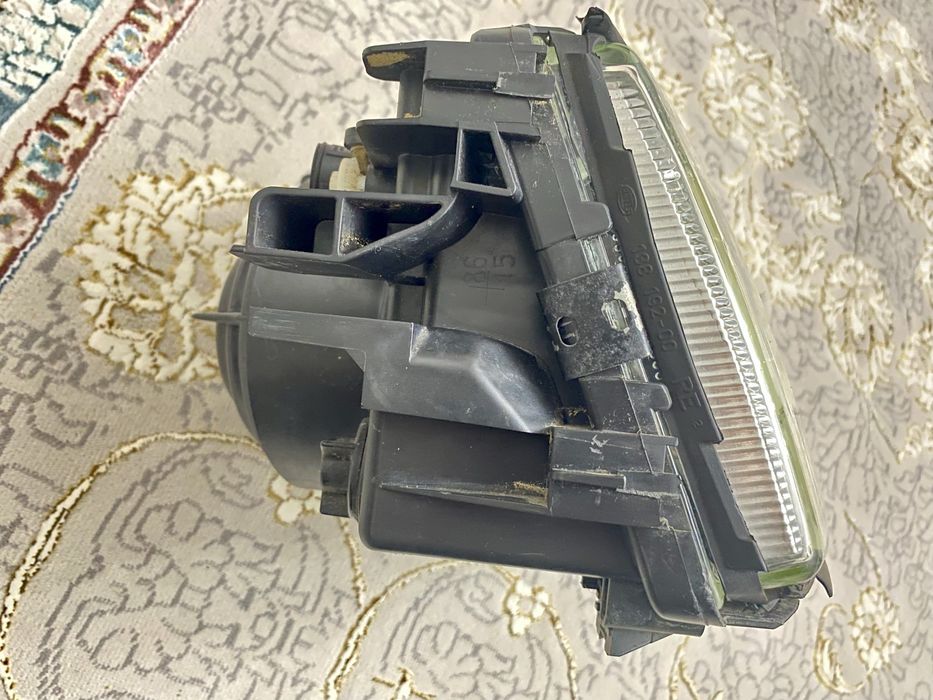 Фара Ауди 100 с4