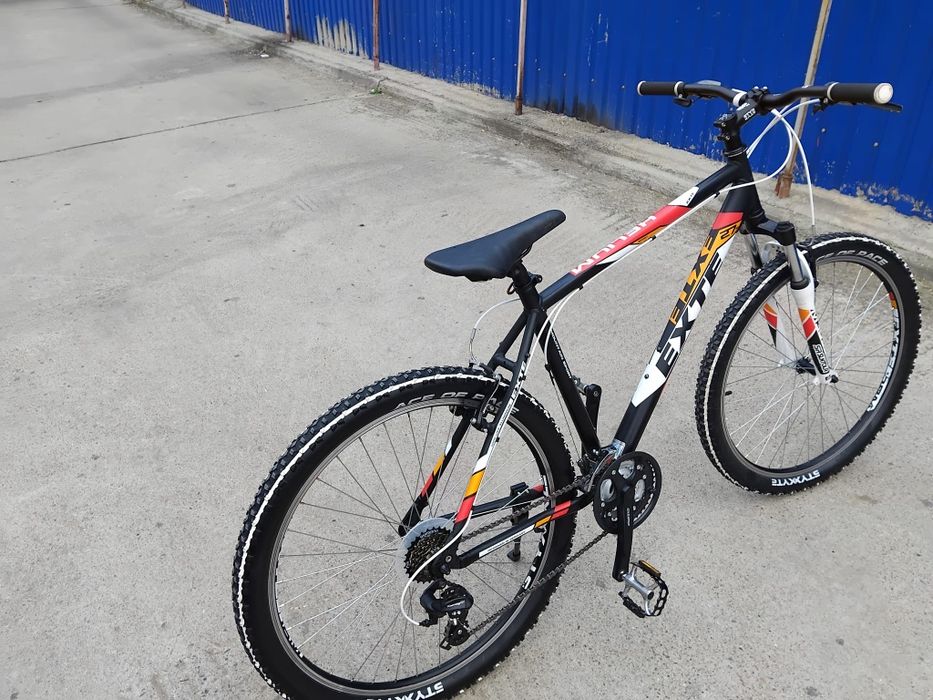 Vând bicicleta din aluminiu