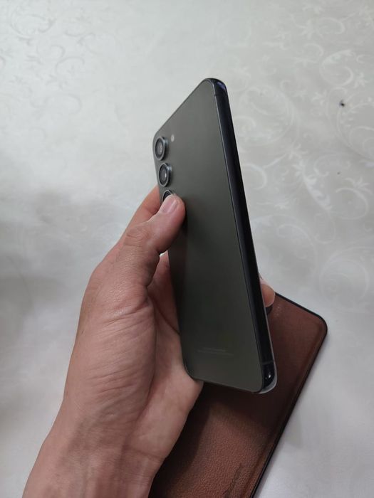 Самсунг S23  срочна продам