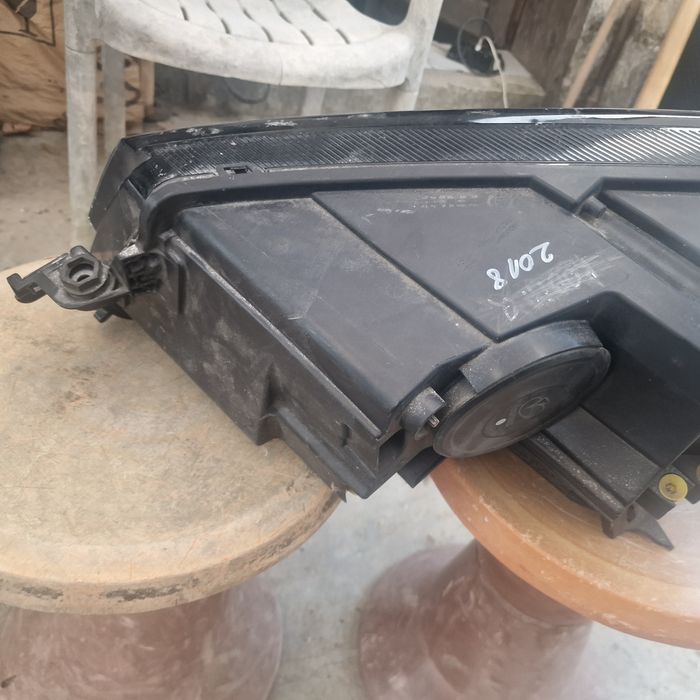 Skoda Karoq 2018 десен фар