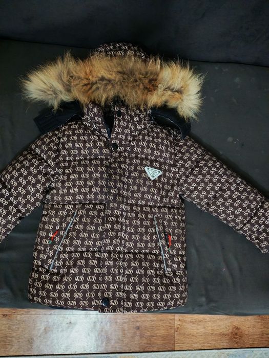 Продам куртку детскую