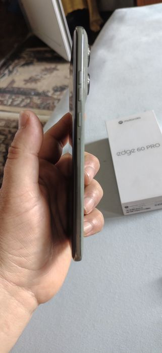 Motorola Edge 60 Pro 8/256GB – гаранция до 12.11.2026, пълен комплект