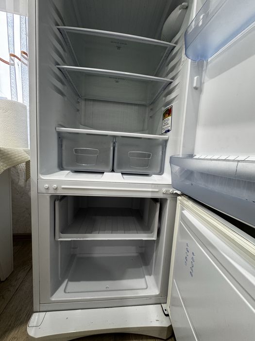 Продам. Indesit холодильник