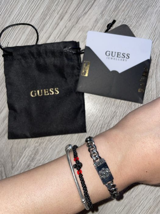 Гривна Guess оригинална!                         Купих я за подарък но се отмени повода и я продавам.Чисто нова не носена мъжка гривна.