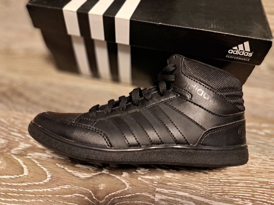 Маратонки Адидас 37,5