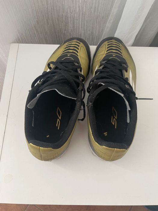 Адидас фотболи маратонки