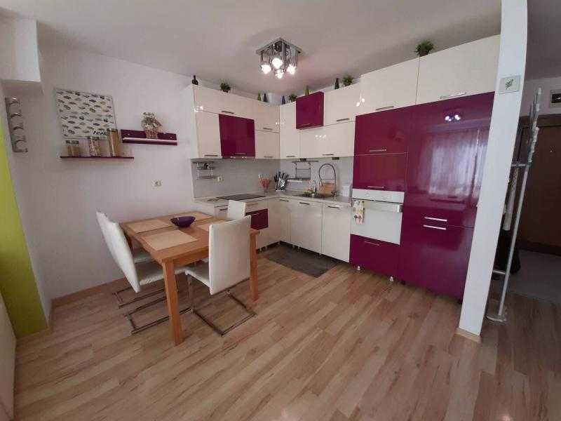 Луксозен двустаен апартамент в Лазур