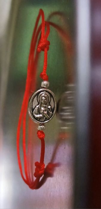 Нови Ръчно Изработени Гривнички