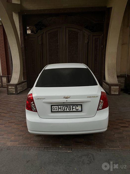 Машина Lacetti Chevrolet