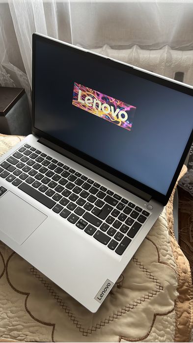 Ноутбук Lenova.