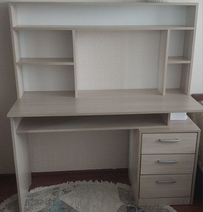 Продам компьютерный стол