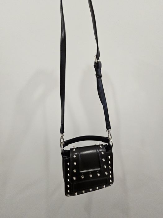 Малка черна чанта Zara