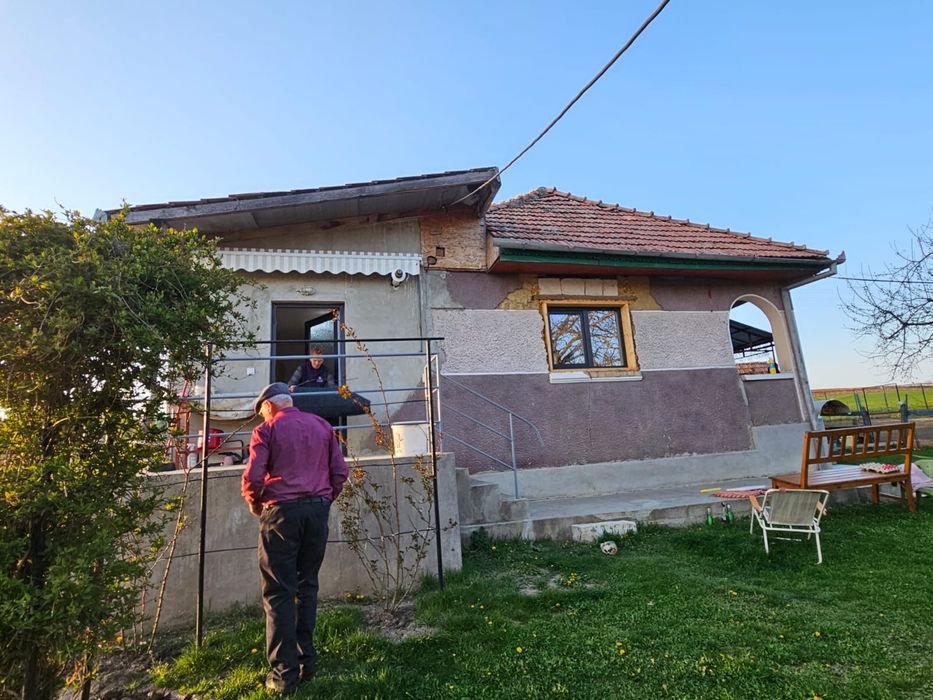 Vand tigla de pe casa la pret f bun