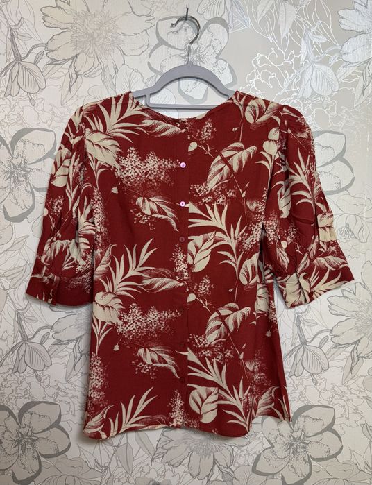 Bluză Oasis roșie cu print floral – nouă, cu etichetă