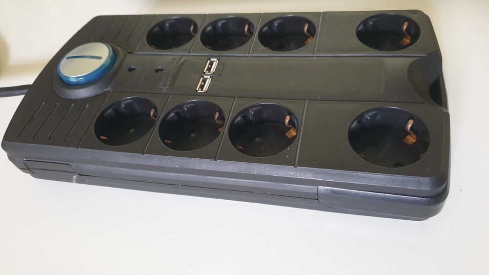 Разклонител с 8-контакта,USB и защита от пренапрежение 3500W  Powerfix GPBKSU08