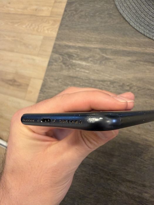 Iphone 7 / 32GB / нова батерия от iStyle