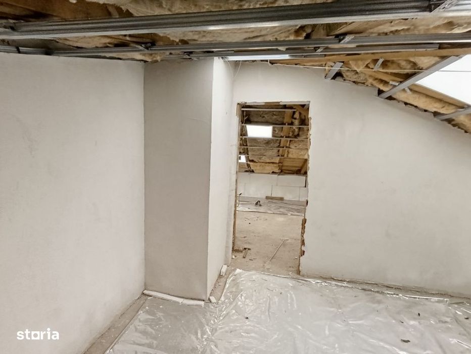 Apartament la pod, 275 mp, parcare, str Abatorului
