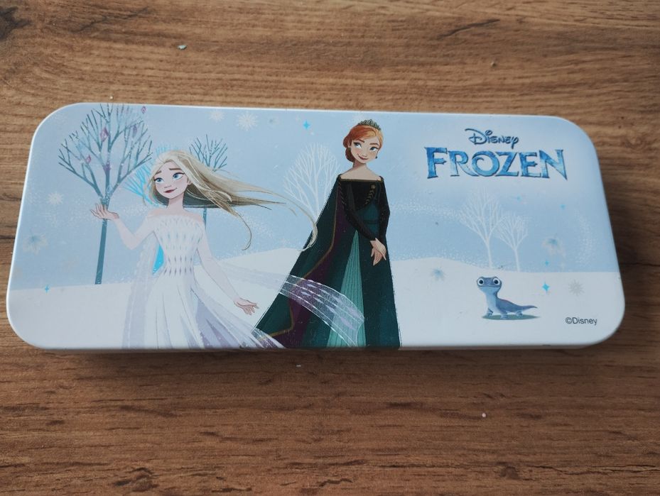 Продавам кутия за моливи на Замръзналото кралство