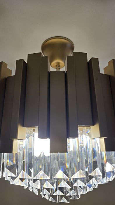 Продаётся стильная люстра в современном стиле (Art Deco)