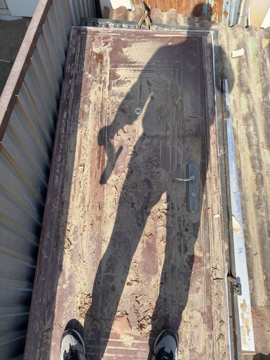 Продам дверь б.у