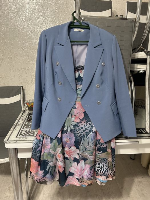 Костюмы офисные.