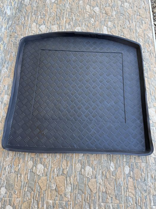 Vând Tăviță din cauciuc (nu din spuma) Vw,seat,skoda,audi