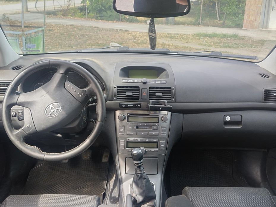 Лек автомобил Toyota avensis