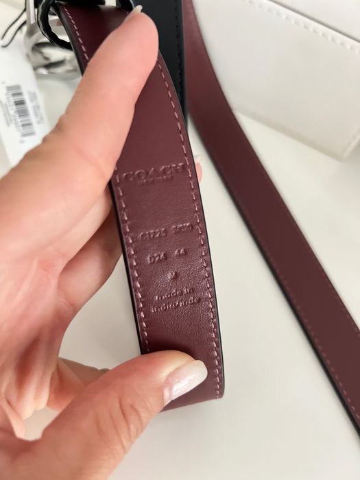 Дамски черен колан Coach