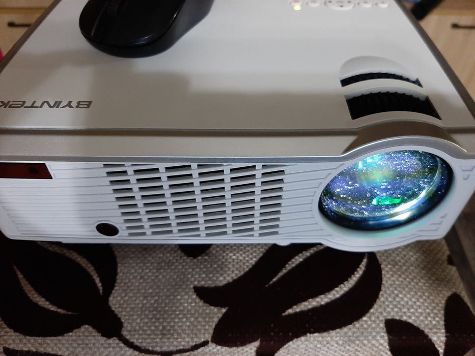 Продам новый домашний кинотеатор Проектор Byintek BL110