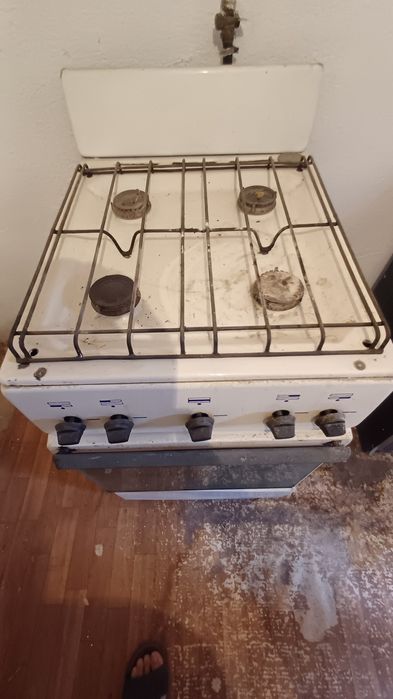 Продам газовую плиту