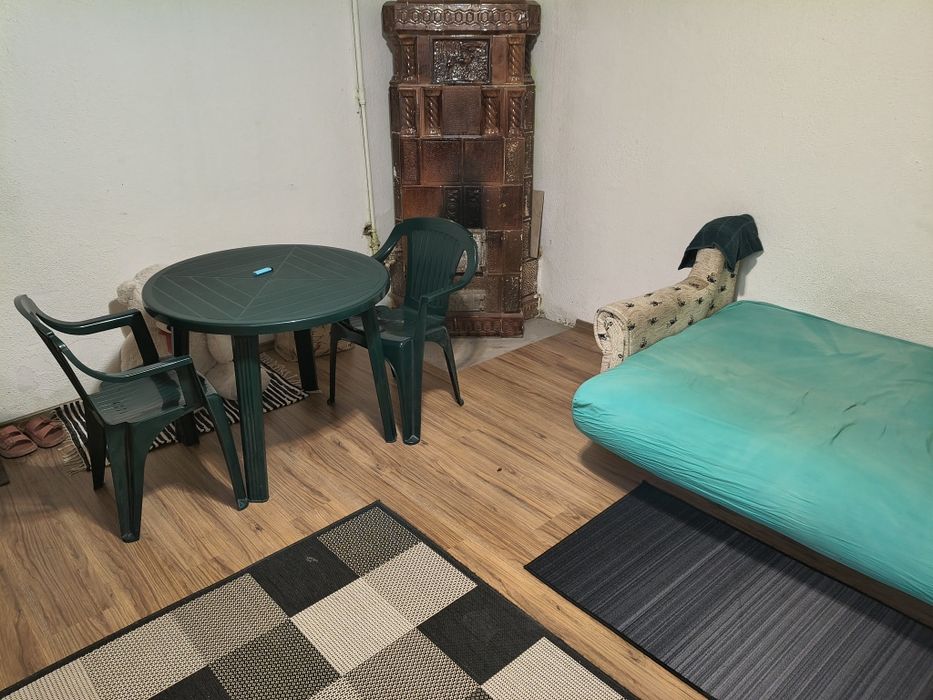 Ofer spre vânzare casa locuibilă situată în municipiul Ploiești, str. Rarău, într-o zonă liniștită, cu acces facil, la aprox 20 de minute de Gara Sud.