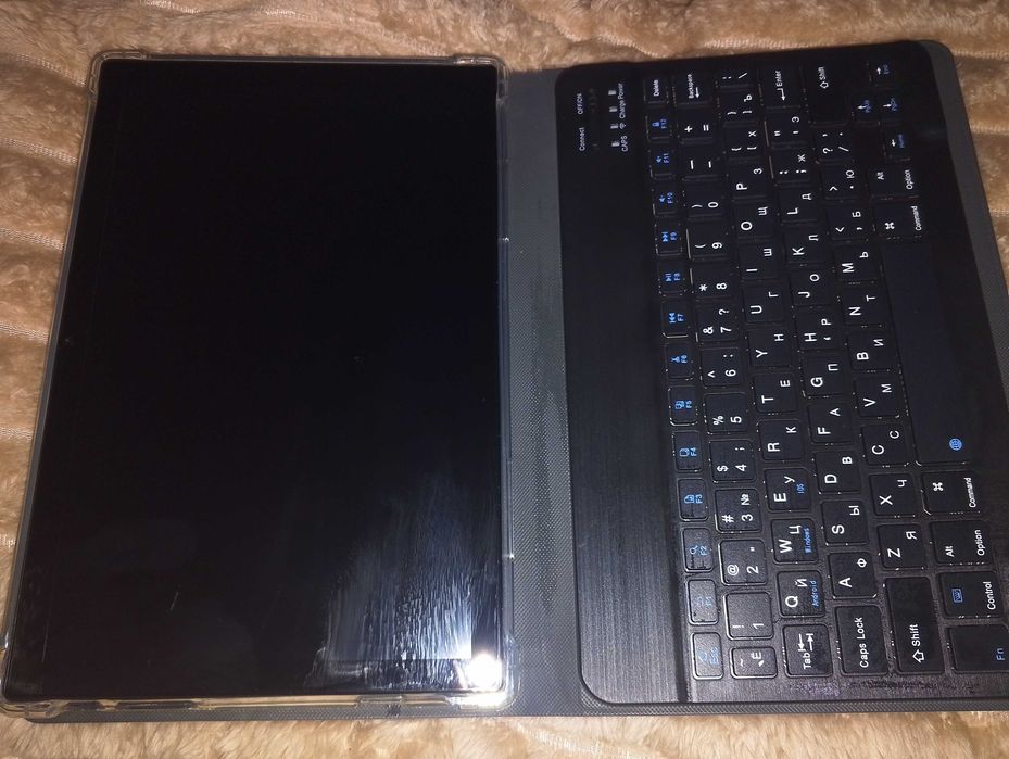 Планшет почти новый.