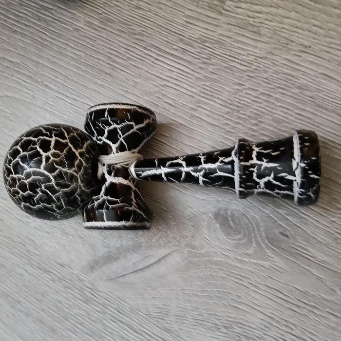 Kendama black limited edition