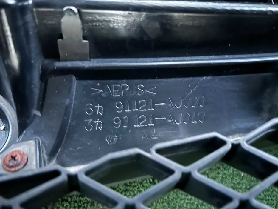 решетка радиаторна Subaru Legacy 2009-2013 г. #047V.