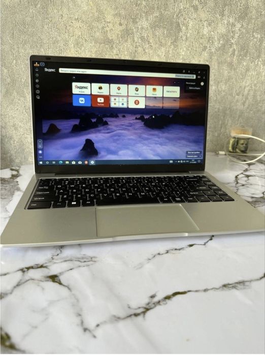 Ноутбук hidra с каробкой и зарядкой,новый