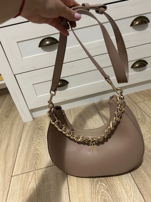 Geanta bej piele naturala Tommy Hilfiger