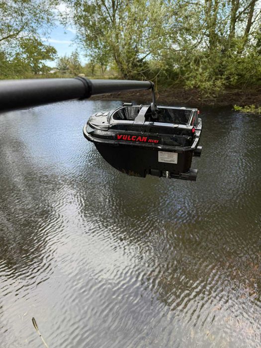 Лодка за захранка Boatman Vulcan mini