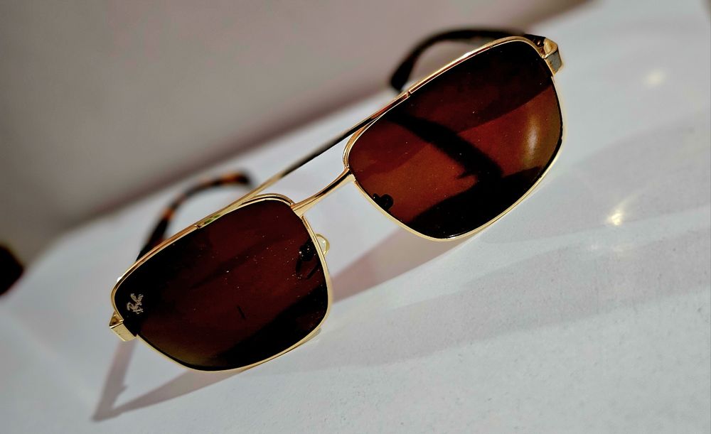 Ochelari RAI BAN și o pereche de la PRADA