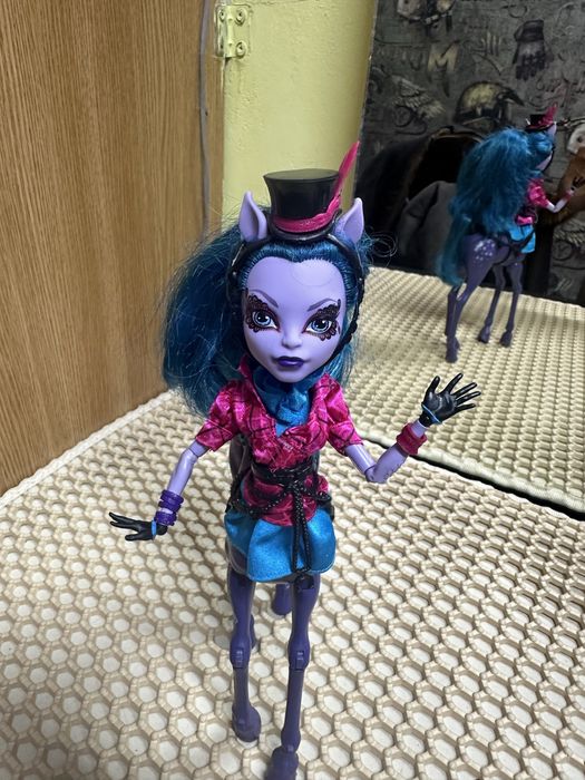 Продам кукол монстр хай!