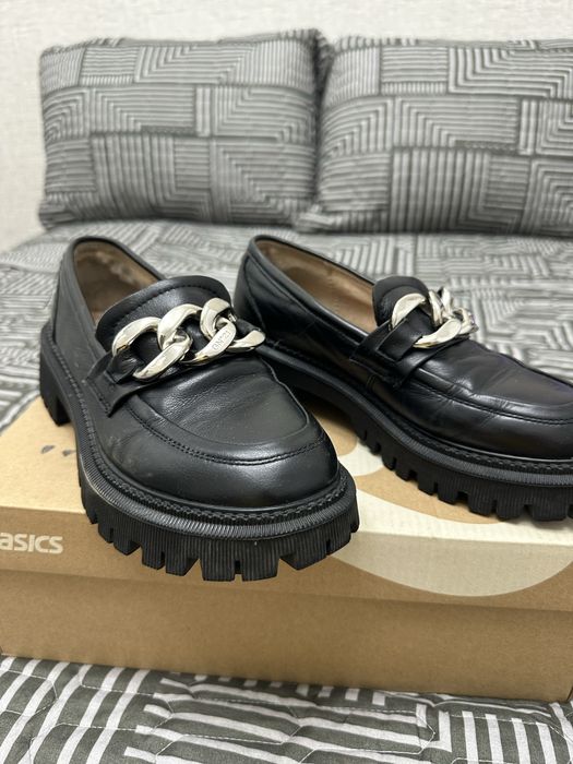 Продам женскую обувь