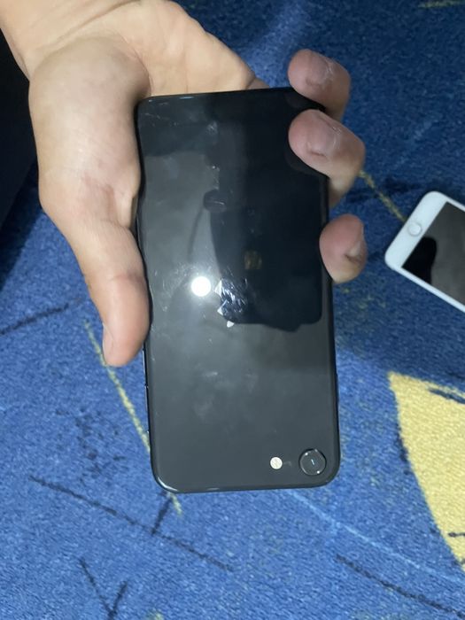 Продаю IPhone SE