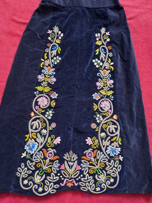 fusta veche traditionala catifea broderie fir metalic