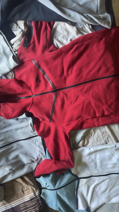 Продавам Nike tech и Essentials Екип
