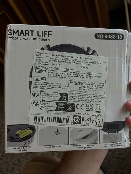 Компактна прахосмукачка робот