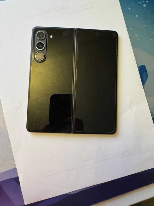 Samsung Galaxy Z Fold 5 • 256 GB • Stare foarte bună • Huse + Folii + Cutie