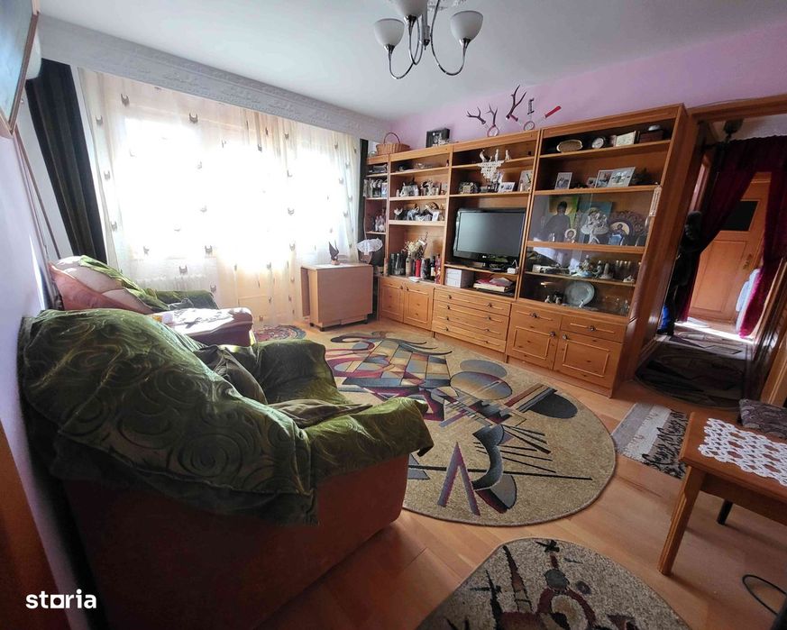 Apartament 3 camere semidecomandate Milcov
