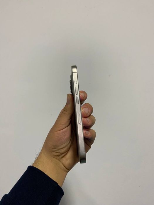 Iphone 15 pro natural