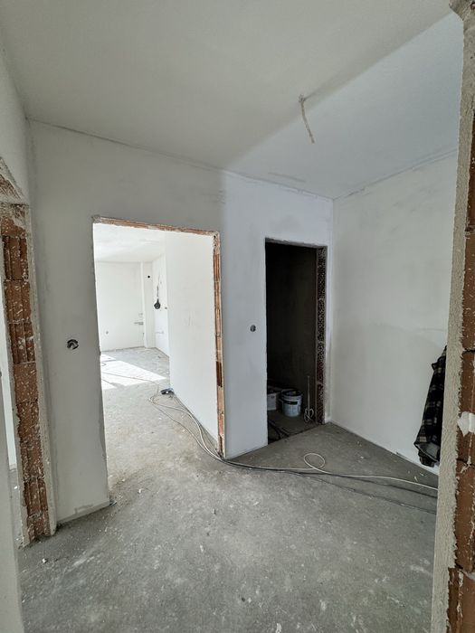 МАЗИЛКИ_Pro ВТ полага машинни мазилки и шпакловки.